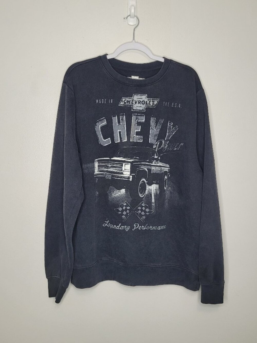 Chevy distressed worn look long sleeve casual pull over crewneck sweatshirt L